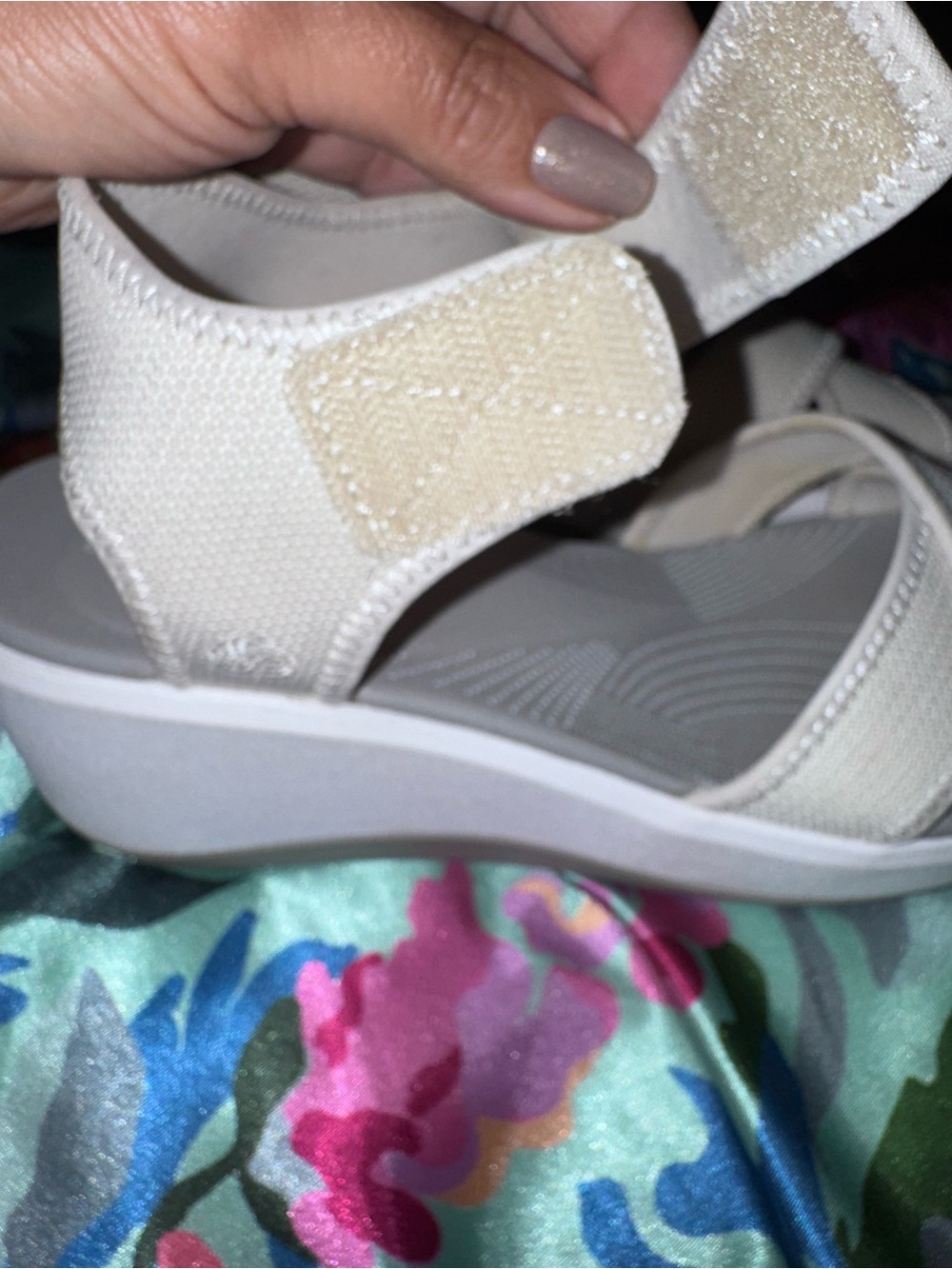 CLARKS Cloud Steppers Cushion Soft Sandals Size 8 Cream color - Picture 4 of 9